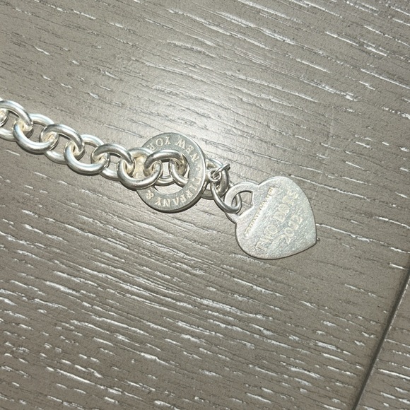 TIFFANY & CO- Heart Tag Toggle Bracelet - Picture 5 of 5